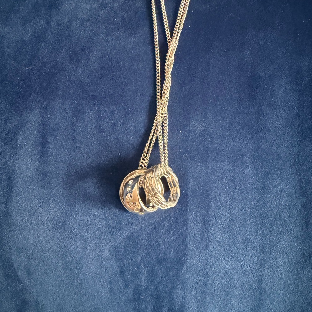 Elizabeth and James Gold Interlocking Ring Necklace